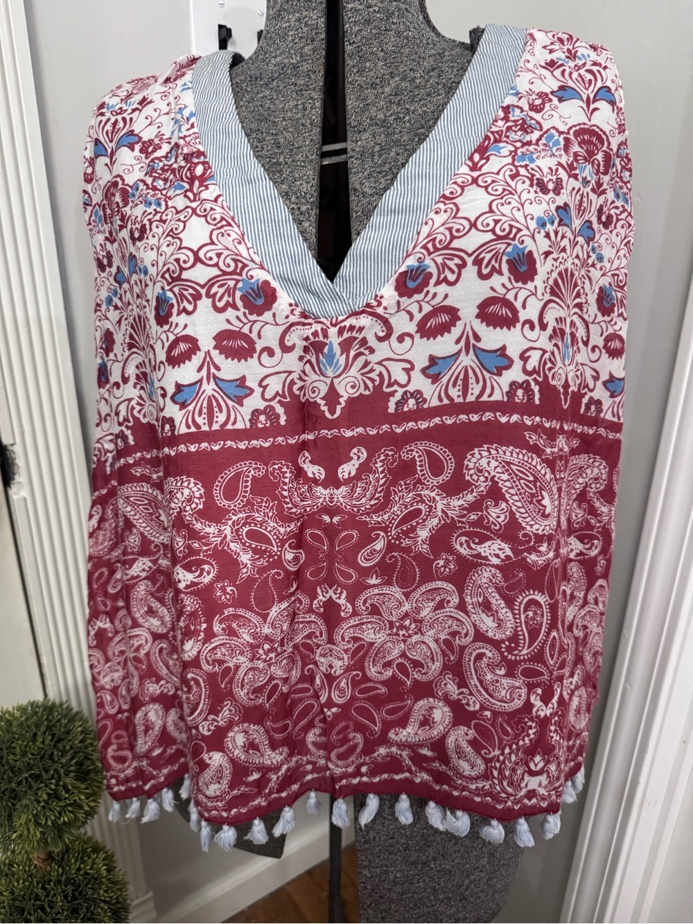 Women’s Ivy Jane Sleeveless V-neck Paisley Blouse with Tassels Xl